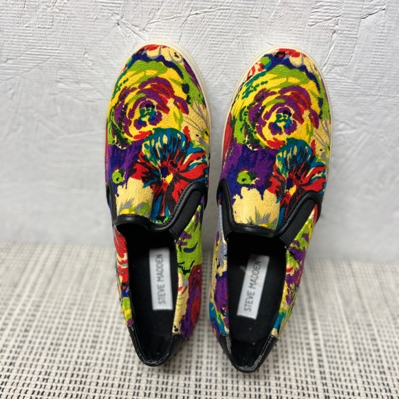 Steve Madden Women's Shoe eccentric floral colorful Fashion Sneaker sz 7B - Picture 2 of 9